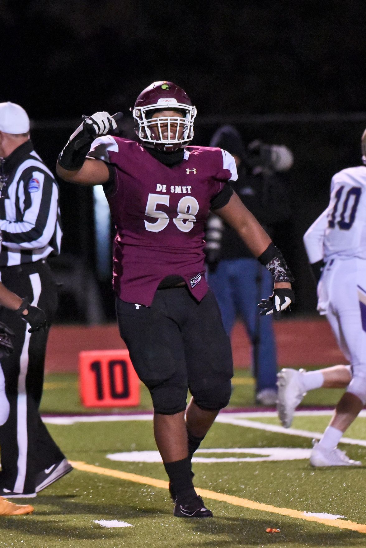 11/08/19 - Football - CBC at De Smet